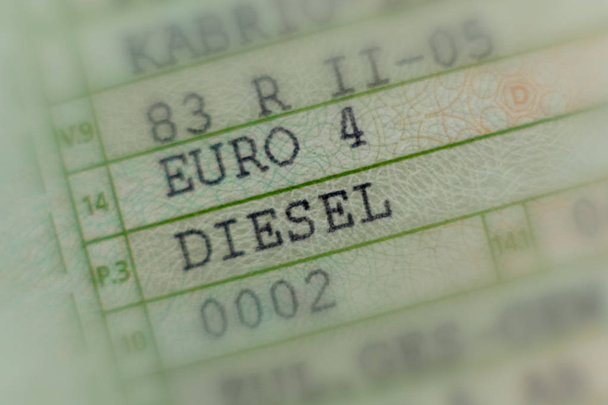 Немецкие водительские права Дизель Евро 4 для легковых автомобилей, скоро запрет? Автомобиль бесполезен из-за дизельного скандала в Германии
. - Фото, изображение