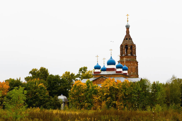 Church of the Nativity of the Blessed Virgin in the Moscow Region. Architecture of Russia. - Фото, изображение