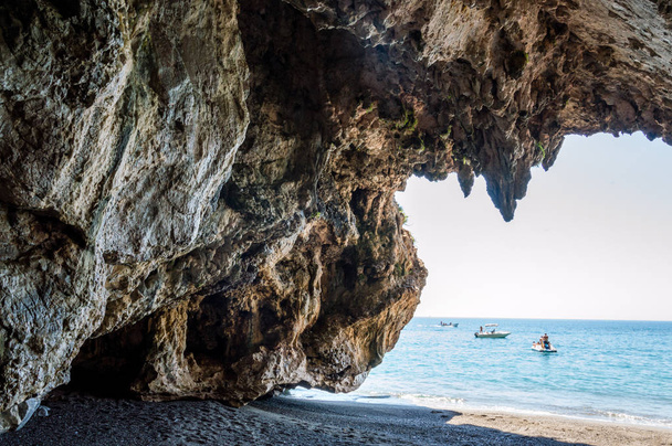 Приголомшливі печері на березі моря напрямку Palinuro Чиленто Італії - Фото, зображення