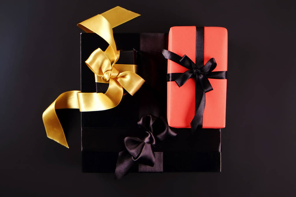 Beautiful minimalistic multi purpose composition with gift box wrapped and tied with satin ribbon. Holiday present in festive wrapping. Background, copy space, close up, top view, flat lay. - Fotoğraf, Görsel