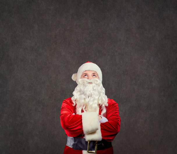 Santa Claus looking up at the background - Foto, immagini