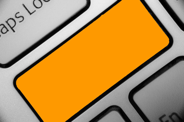 Дизайн бизнес Пустая копия текста пространства для продвижения сайта реклама изолированный шаблон баннера Клавиатура оранжевая клавиша Намерение создать компьютерные вычислительные отражения документа
 - Фото, изображение