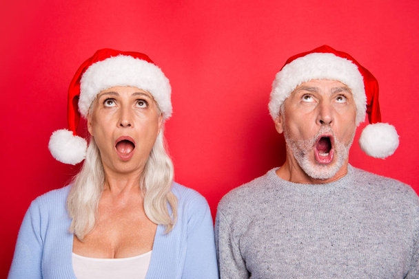 Portrait of two nice shocked impressed people grey-haired marrie - Foto, imagen