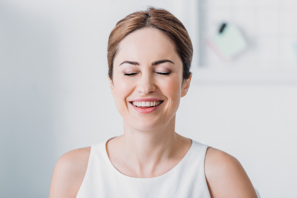 close-up portrait of beautiful happy woman with closed eyes - Fotoğraf, Görsel