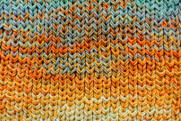 Macro Écharpe tricotée.Colorfull Fils de tricot mélangés
.  - Photo, image