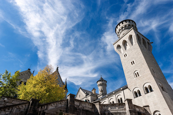 Замок Нойшванштайн (замок Swanstone Нью - замок Нойшванштайн Xix століття), Орієнтир баварські Альпи, Німеччина. Одним з найбільш відвідуваних замки в Європі - Фото, зображення