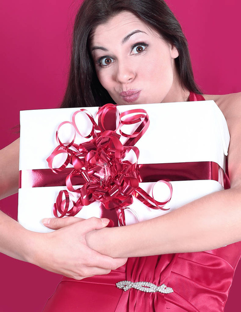 closeup. happy beautiful woman showing her gift. - Foto, imagen
