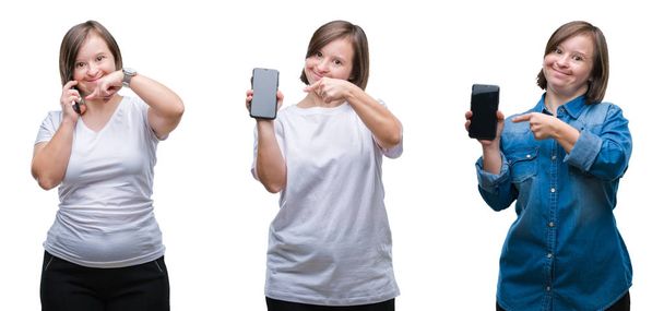 Κολάζ από κάτω σωλήνος γυναίκα χρησιμοποιώντας smartphone πέρα από το απομονωμένο υπόβαθρο πολύ χαρούμενος, δείχνοντας με το χέρι και δάχτυλα - Φωτογραφία, εικόνα