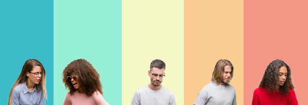 Collage de grupo de jóvenes sobre fondo colorido vintage aislado con la mano en el estómago porque las náuseas, la enfermedad dolorosa sensación de malestar. Concepto Ache
. - Foto, Imagen