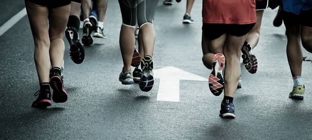 lidé praktikující běží cvičení - Fotografie, Obrázek