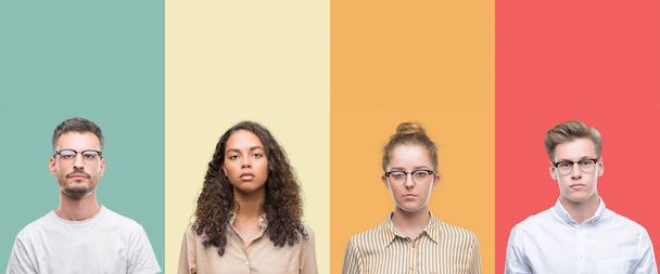 Collage de un grupo de personas aisladas sobre fondo colorido con expresión seria en la cara. Simple y natural mirando a la cámara
. - Foto, Imagen