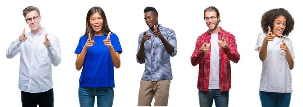 Коллаж группы молодых азиатских, кавказских, африканских американцев на изолированном фоне, указывающих пальцами на камеру со счастливым и смешным лицом. Хорошая энергия и вибрации
. - Фото, изображение