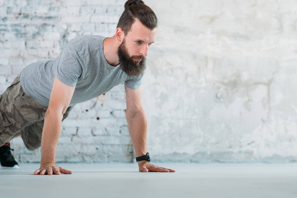 sport fitness training man push ups chest muscles - Valokuva, kuva