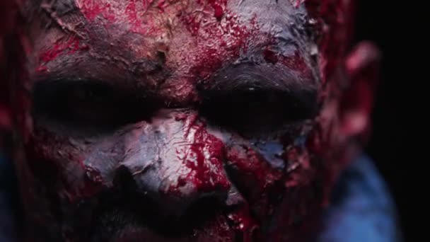 Zombie Maniac es aterrador de sus dientes tratando de morder
 - Metraje, vídeo