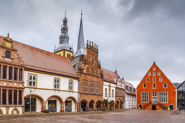 Ринкова площа Лемго з ратушею і церквою Ніколаса (Німеччина). - Фото, зображення