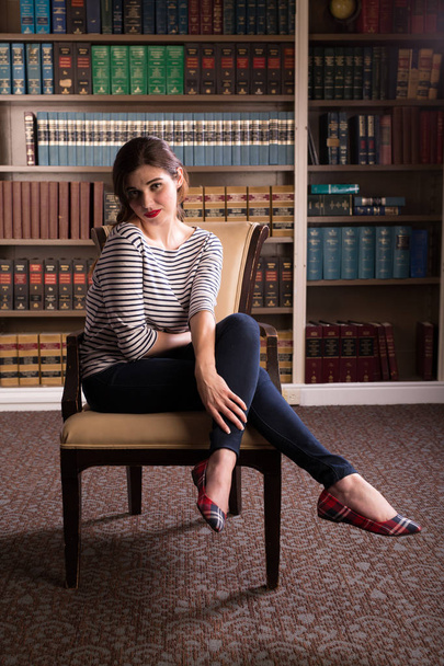 Young caucasian woman dressed like Jackie Kennedy poses in a library - Photo, Image
