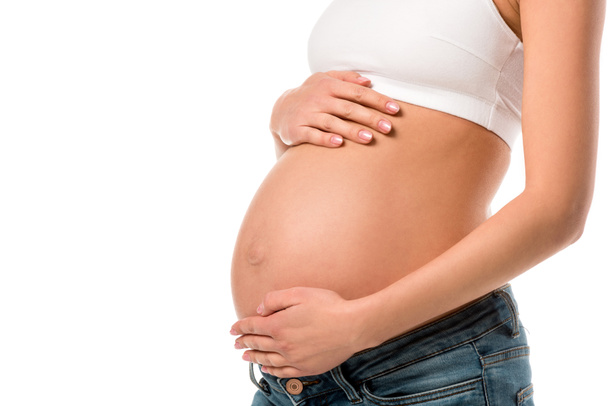 osittainen näkymä raskaana oleva nainen koskettaa hänen vatsa eristetty valkoinen
 - Valokuva, kuva