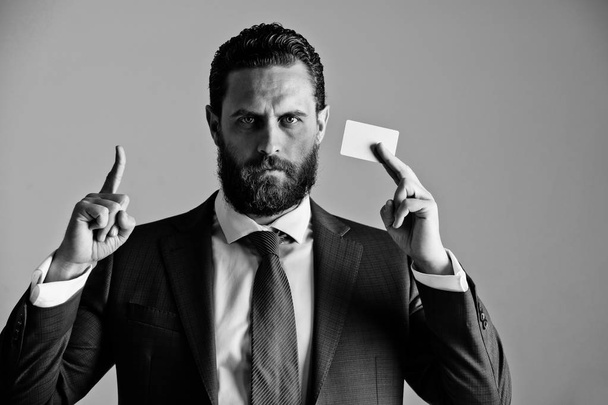 blank business card in hand of man or executive - Foto, afbeelding