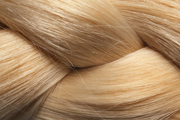 Υγιή πλεγμένες ξανθά μαλλιά ως φόντο, κοντινό πλάνο - Φωτογραφία, εικόνα