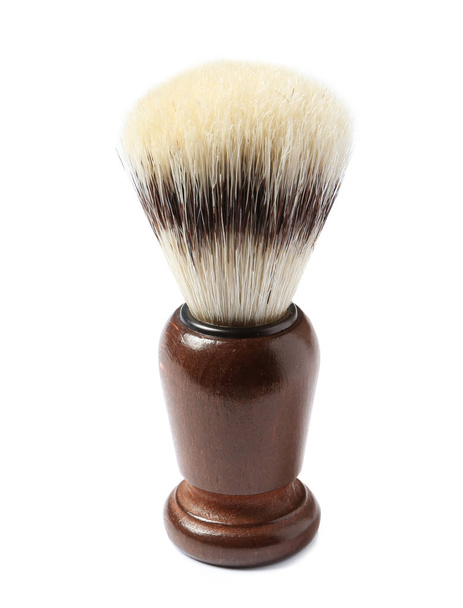Štětka na holení s dřevěnou rukojetí, izolované na bílém - Fotografie, Obrázek