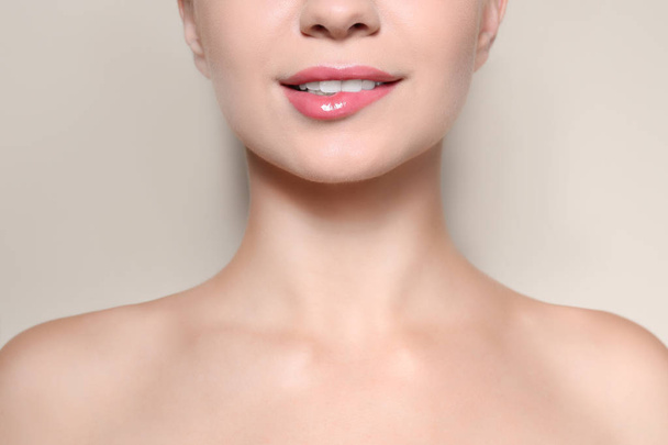 Beautiful young woman with perfect lips makeup on light background, closeup - Fotó, kép