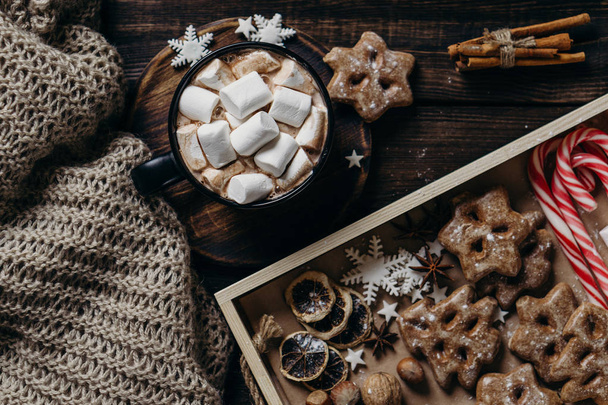 Hot chocolate, winter sweets and knitted blanket - Foto, Imagem