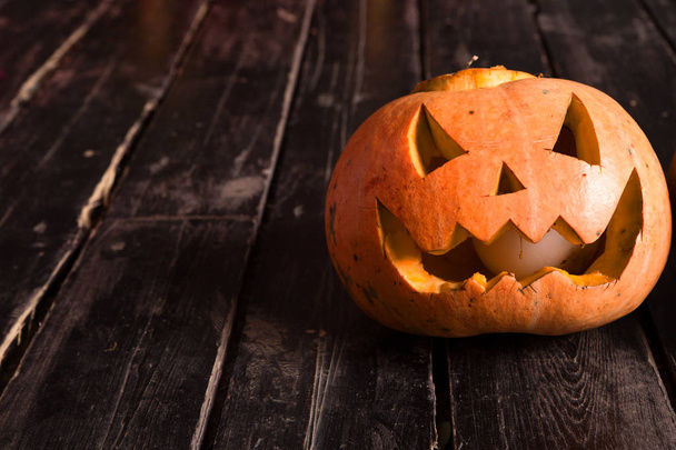 on the wooden floor pumpkin as a symbol of Halloween - Foto, Bild