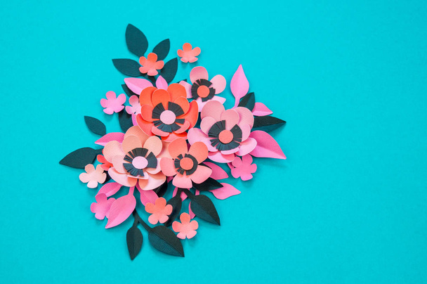 Flower and leaves made of paper on a turquoise background. Handwork, favorite hobby. Pink black and blue color. - Foto, Bild