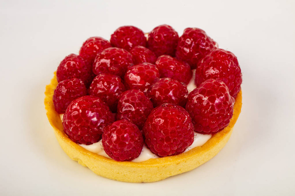 Sweet tasty Tartlets with raspberry - Foto, Imagem
