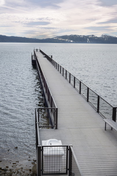 Venelaituri Tahoe-järvellä
 - Valokuva, kuva