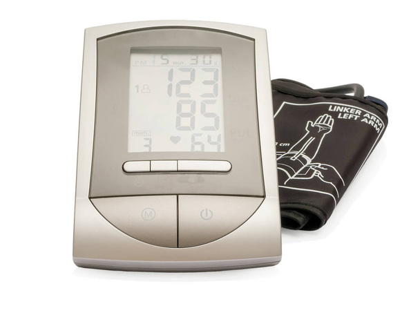 Sfigmomanometro elettronico moderno (apparecchiatura di misurazione della pressione sanguigna) isolato su sfondo bianco
. - Foto, immagini