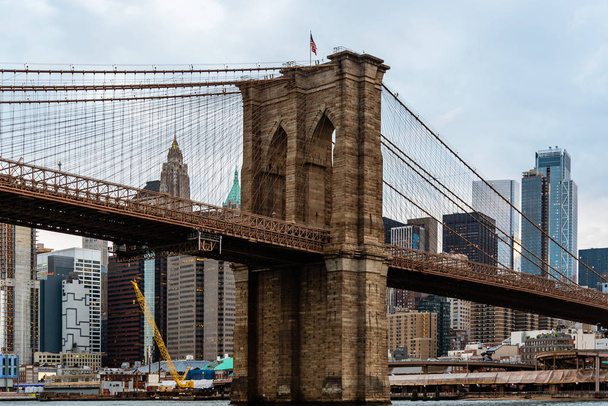 Brooklyn Bridge i panoramę Nowego Jorku  - Zdjęcie, obraz