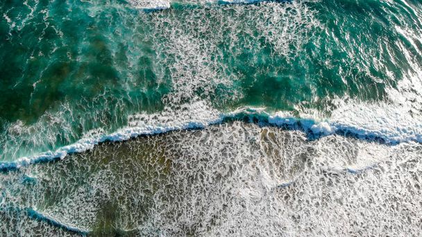 Ocean waves overhead aerial view on a sunny day. - Foto, Bild