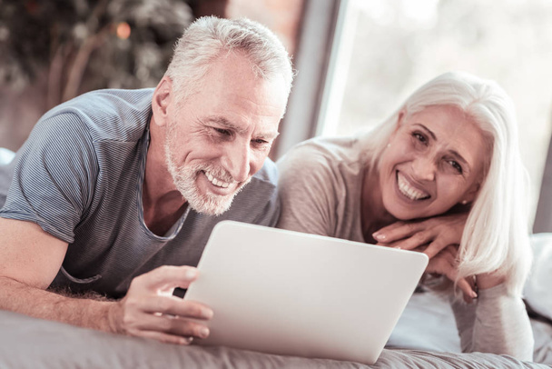 Close up of positive elderly family with a laptop - Fotó, kép