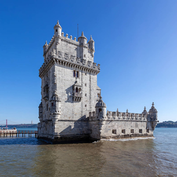 Ο διάσημος Πύργος Μπελέμ στη Λισαβόνα της Πορτογαλίας. Ταξινομείται ως παγκόσμια κληρονομιά της Unesco στέκεται ως το καλύτερο παράδειγμα της τέχνης Μανουελίνο. - Φωτογραφία, εικόνα