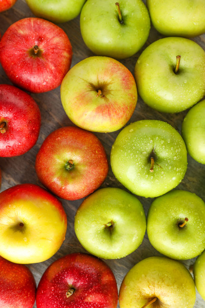 Erilaisia kypsiä tuoreita omenoita
 - Valokuva, kuva