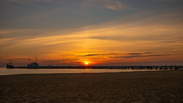 Východ slunce na pobřeží Baltského moře, Molo Sopoty, Polsko - Fotografie, Obrázek