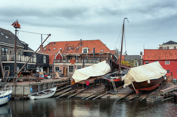 De kade van het oude vissersdorp Spakenburg in Nederland - Foto, afbeelding
