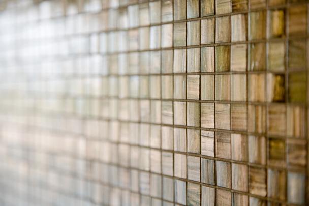 moderne glas mozaïektegels op een vloer muur - Foto, afbeelding