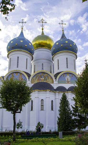 Sergiev Posad 2018.Cathedral a Nagyboldogasszony, Szent szűz, a Szentháromság-Sergius Lavra építészet.  - Fotó, kép