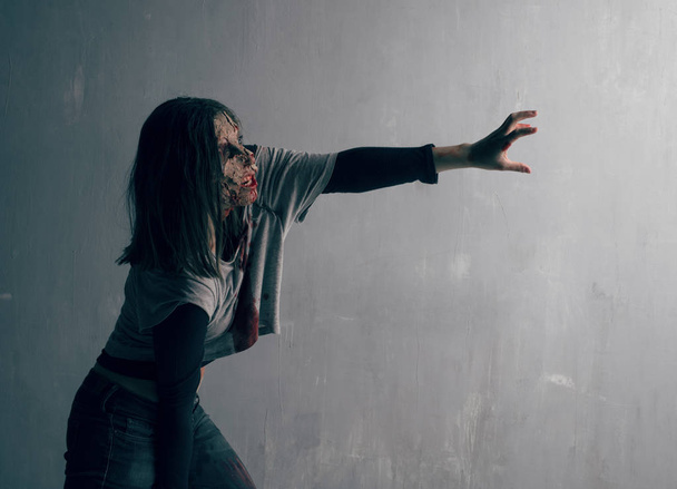Dead woman zombie. Horror halloween concept. - Foto, Imagen