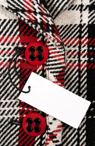 Порожня цінова мітка на перевіреному пальто з червоними кнопками
 - Фото, зображення