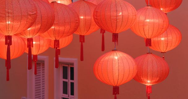 Decoración tradicional de linterna china para el año nuevo chino por la noche
 - Foto, Imagen