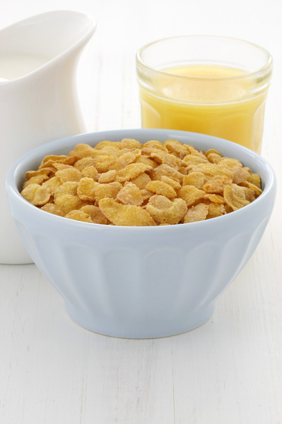 delicioso desayuno en escamas de maíz
 - Foto, Imagen