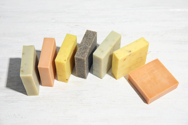 Hand made soap bars on white wooden background - Foto, afbeelding