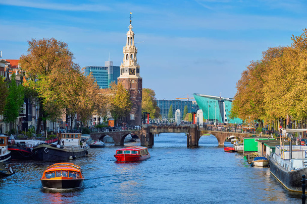 Амтердамский канал, мосты и средневековые дома - Фото, изображение