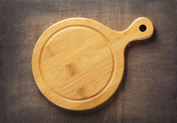 pizza or bread cutting board at wooden table, top view - 写真・画像