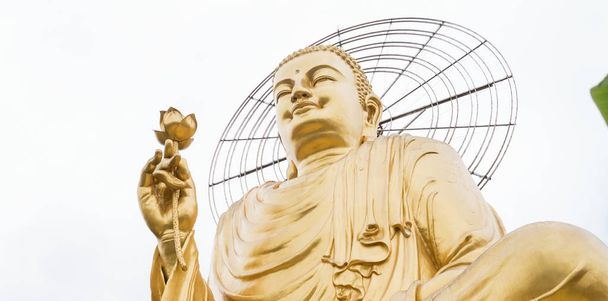 Posąg Buddy z bliska  - Zdjęcie, obraz