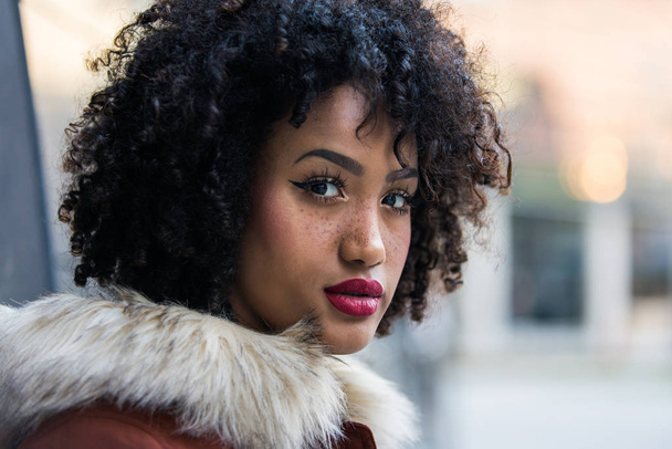 Portrait of a beautiful afroamerican young woman - 写真・画像
