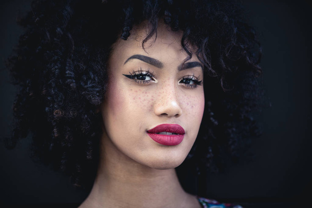Portrait of a beautiful afroamerican young woman - Photo, Image